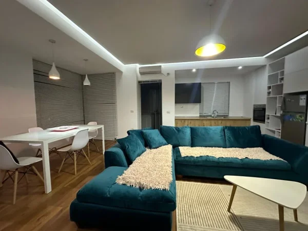 Tirane, jepet me qera apartament 2+1+Ballkon Kati 9, 110 m² 500 € (unaza e re astir)