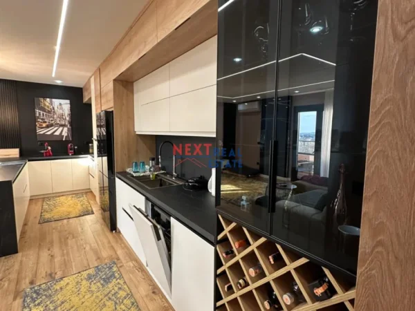Vlore, shitet apartament 1+1+Aneks+Ballkon , 124 m² 250.000 € (TRANSBALLKANIKE)