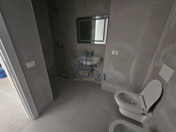 Tirane, jepet me qera apartament 2+1+Ballkon Kati 4, 84 m² 450 € (UNIVERS CITY QTU)