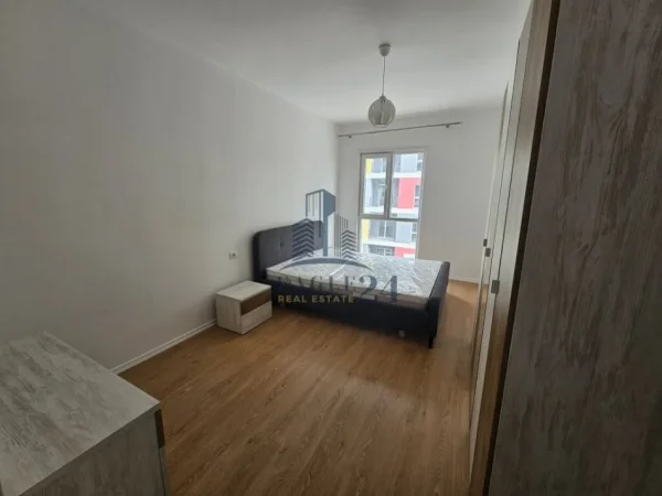 Tirane, jepet me qera apartament 2+1+Ballkon Kati 4, 84 m² 450 € (UNIVERS CITY QTU)