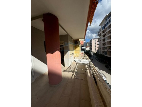 Vlore, jepet me qera apartament 1+1 Kati 2, 70 m² 350 € (Rruga e Cipajve) RV44411