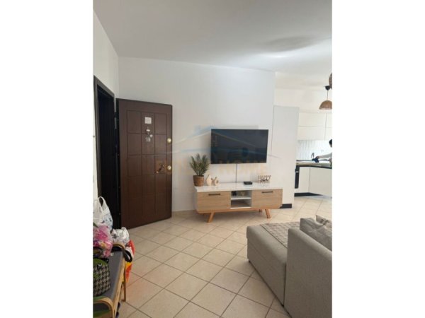 Vlore, jepet me qera apartament 1+1 Kati 2, 70 m² 350 € (Rruga e Cipajve) RV44411