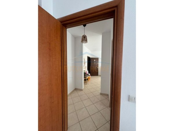 Vlore, jepet me qera apartament 1+1 Kati 2, 70 m² 350 € (Rruga e Cipajve) RV44411