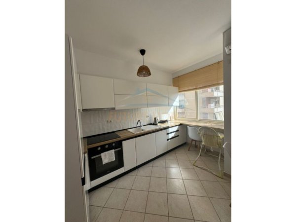 Vlore, jepet me qera apartament 1+1 Kati 2, 70 m² 350 € (Rruga e Cipajve) RV44411