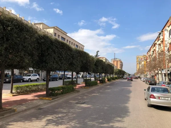 Tirane, jepet me qera apartament 2+1+Ballkon Kati 4, 70 m² 800 € (Bulevardi Zogu I)