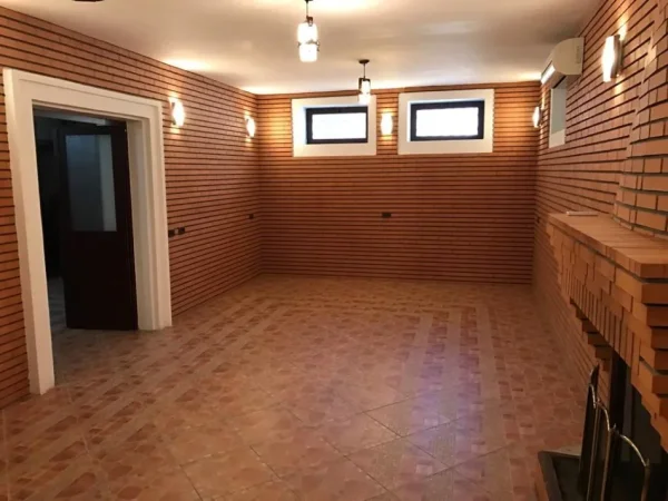 Tirane, shitet Vile , 610 m²,415 m2 truall, 4.000.000 € (KOPSHTI BOTANIK),TIRANE