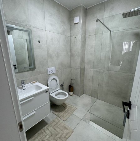 Tirane, jepet me qera apartament 2+1 Kati 6, 120 m² 1.200 € (Rruga e Durrsit)