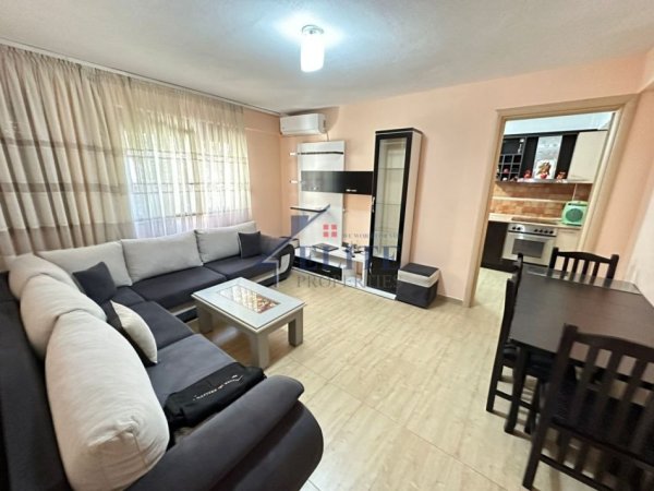 Tirane, jepet me qera apartament 2+1+Ballkon Kati 2, 90 m² 550 € (Sander Prosi)