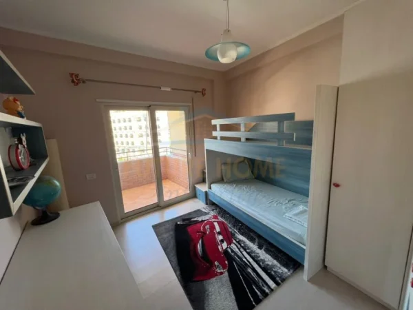 Tirane, jepet me qera apartament 2+1 Kati 4, 95 m² 650 € (LIQENI I THATE)
