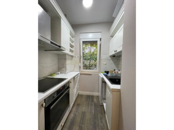 Tirane, jap me qera apartament 2+1+2 , 114 m² 950 € (Liqeni i Thatë)