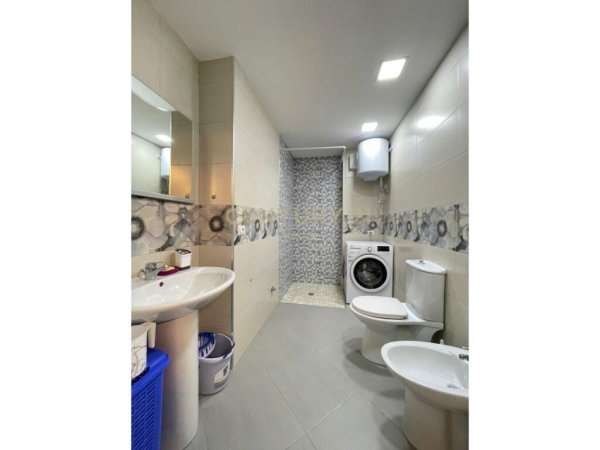 Tirane, jap me qera apartament 2+1+2 , 114 m² 950 € (Liqeni i Thatë)
