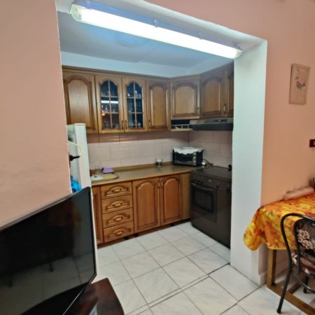 Tirane, jepet me qera apartament 1+1+Ballkon Kati 5, 52 m² 350 € (BRRYLI)