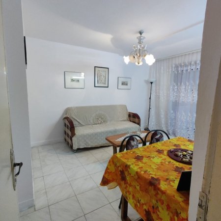 Tirane, jepet me qera apartament 1+1+Ballkon Kati 5, 52 m² 350 € (BRRYLI)