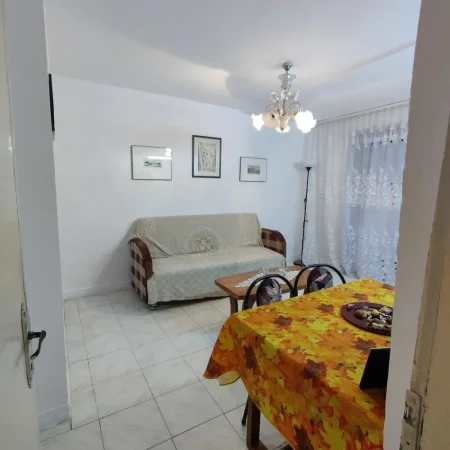 Tirane, jepet me qera apartament 1+1+Ballkon Kati 5, 52 m² 350 € (BRRYLI)