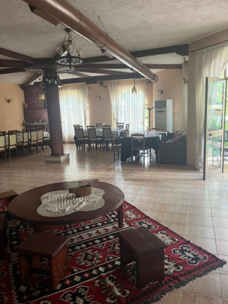 Tirane, jepet me qera bar-resorant Kati 0, 1.300 m² 1.500 € (Autostrada Tiranë-Elbasan Bërzhitë,Shqipëria)