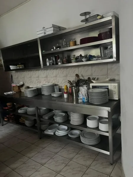 Tirane, jepet me qera bar-resorant Kati 0, 1.300 m² 1.500 € (Autostrada Tiranë-Elbasan Bërzhitë,Shqipëria)
