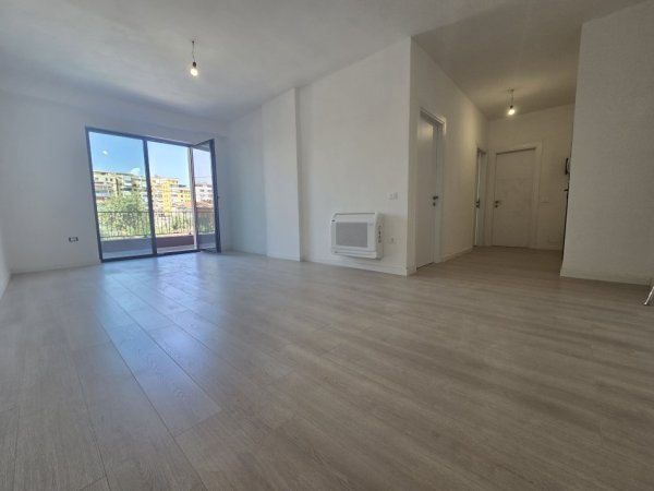 Tirane, jepet me qera zyre Kati 1, 93 m² 700 € (Rruga e Kavajes)