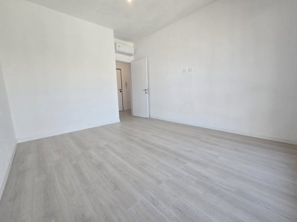 Tirane, jepet me qera zyre Kati 1, 93 m² 700 € (Rruga e Kavajes)