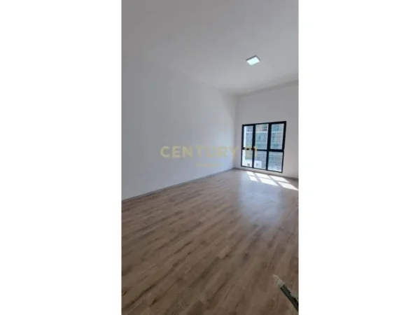 Tirane, shes apartament 2+1+Aneks+Ballkon Kati 1, 90 m² 160.000 € (ARLIS FARMACIA 10)