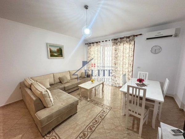 Tirane, jepet me qera apartament 2+1 Kati 5, 100 m² 700 € (Islam Alla)