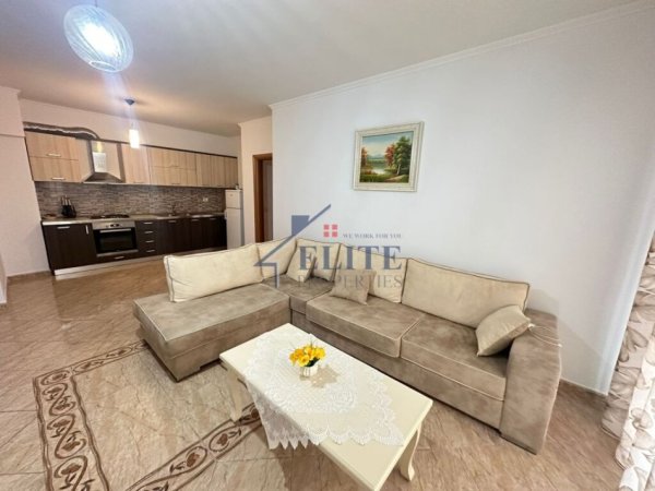 Tirane, jepet me qera apartament 2+1 Kati 5, 100 m² 700 € (Islam Alla)