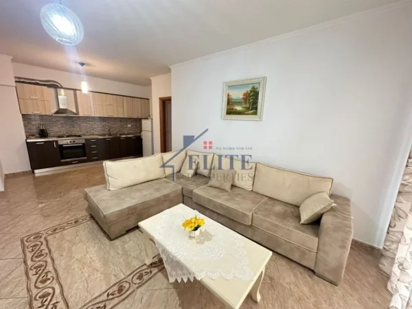 Tirane, jepet me qera apartament 2+1 Kati 5, 100 m² 700 € (Islam Alla)