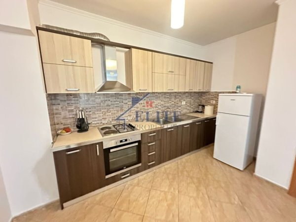 Tirane, jepet me qera apartament 2+1 Kati 5, 100 m² 700 € (Islam Alla)