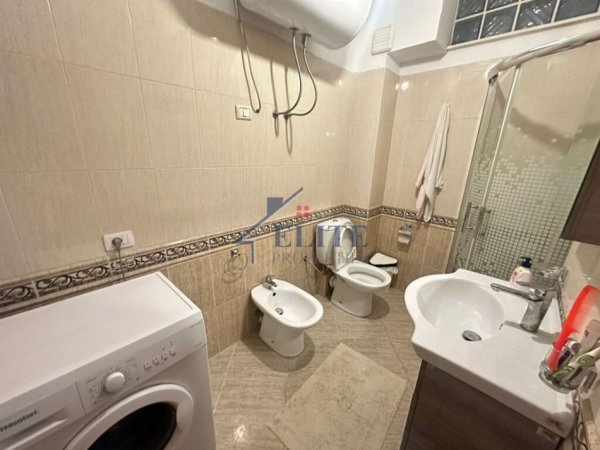 Tirane, jepet me qera apartament 2+1 Kati 5, 100 m² 700 € (Islam Alla)