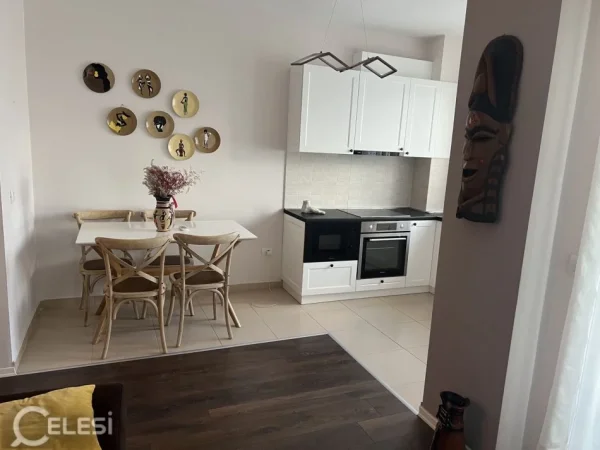 Tirane, jepet me qera apartament 2+1+Ballkon Kati 5, 100 m² 700 € (KOPSHTI ZOOLOGJIK)