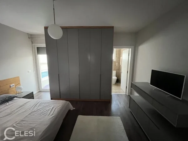 Tirane, jepet me qera apartament 2+1+Ballkon Kati 5, 100 m² 700 € (KOPSHTI ZOOLOGJIK)