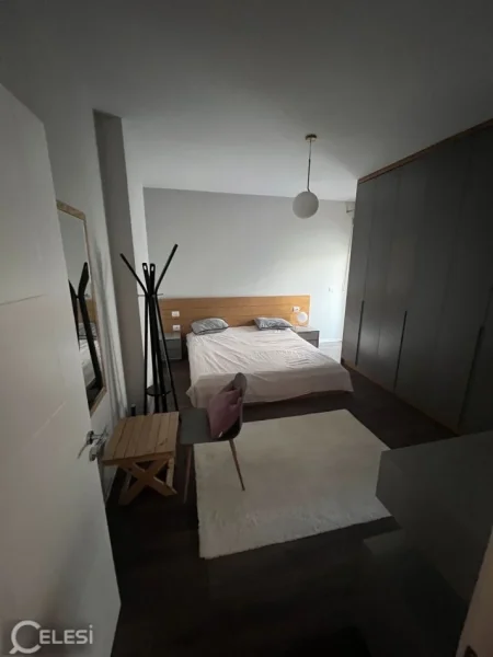 Tirane, jepet me qera apartament 2+1+Ballkon Kati 5, 100 m² 700 € (KOPSHTI ZOOLOGJIK)