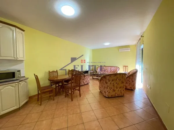 Tirane, jepet me qera apartament 3+1+Ballkon Kati 12, 130 m² 700 € (Ibrahim Rugova)