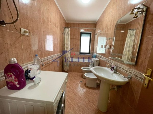 Tirane, jepet me qera apartament 3+1+Ballkon Kati 12, 130 m² 700 € (Ibrahim Rugova)