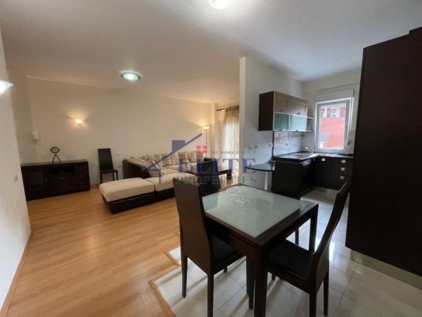 Tirane, jepet me qera apartament 2+1+Ballkon Kati 2, 124 m² 700 € (Myslym Shyri)