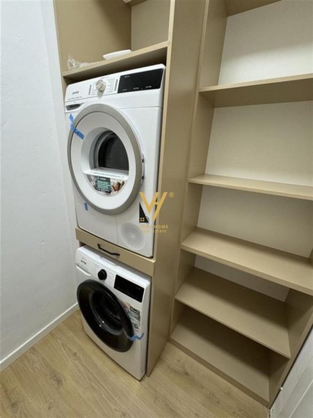 Tirane, jepet me qera apartament 2+1+Ballkon Kati 6, 145 m² 1.400 € (RRUGA E DURRESIT)