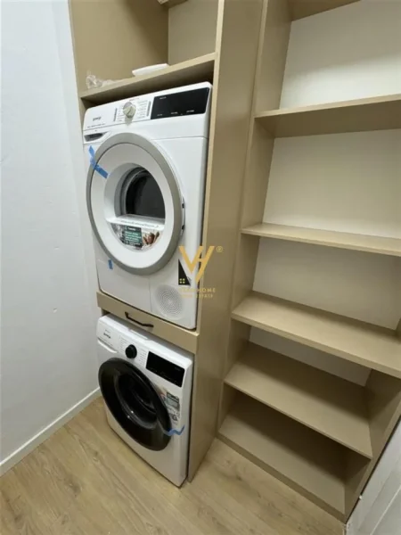 Tirane, jepet me qera apartament 2+1+Ballkon Kati 6, 145 m² 1.400 € (RRUGA E DURRESIT)