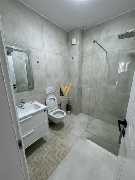 Tirane, jepet me qera 2+1+Ballkon Kati 6, 120 m² 1.200 € (RRUGA E DURRESIT)
