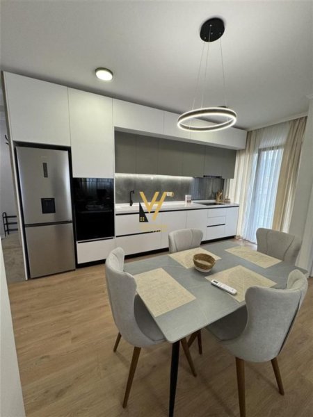 Tirane, jepet me qera 2+1+Ballkon Kati 6, 120 m² 1.200 € (RRUGA E DURRESIT)