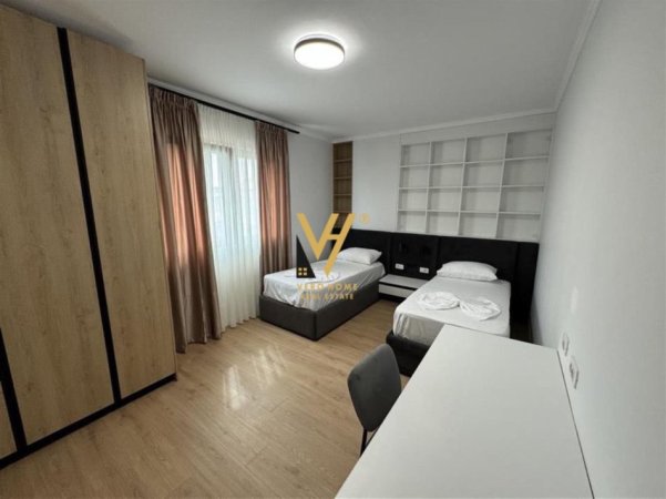 Tirane, jepet me qera 2+1+Ballkon Kati 6, 120 m² 1.200 € (RRUGA E DURRESIT)