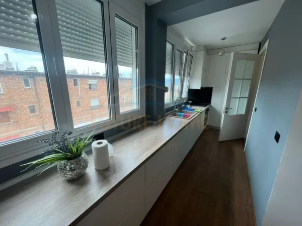 Korce, shitet apartament 2+1 Kati 5, 87 m² 49.000 € (Lagjia 4)