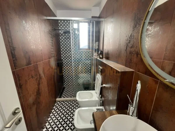 Korce, shitet apartament 2+1 Kati 5, 87 m² 49.000 € (Lagjia 4)