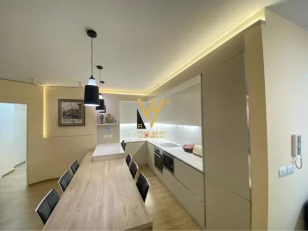 Tirane, shitet apartament 2+1+Ballkon Kati 4, 120 m² 220.000 € (UNAZA E RE)