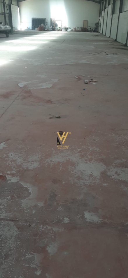 Elbasan, jepet me qera ambjent biznesi Kati 0, 2.200 m² 5.000 € (ELBASAN)