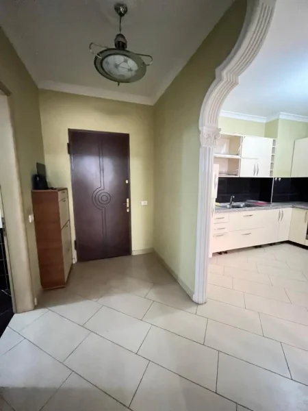 Tirane, jepet me qera apartament 2+1 Kati 2, 100 m² 400 € (Astir)