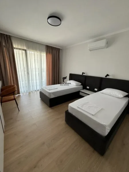Tirane, jepet me qera apartament 2+1+Ballkon Kati 3, 145 m² 1.400 € (RRUGA E DURRESIT)