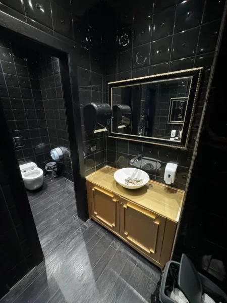 Tirane, shes bar-kafe Kati 0, 380 m² 60.000 € (DON BOSKO)