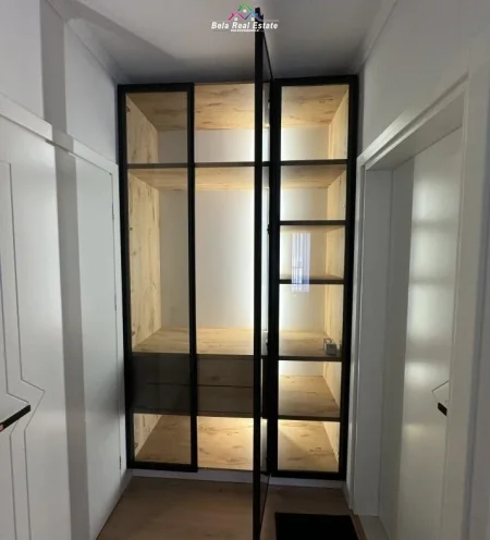 Tirane, jepet me qera apartament 2+1 Kati 3, 145 m² 1.400 € (RRUGA E DURRESIT)