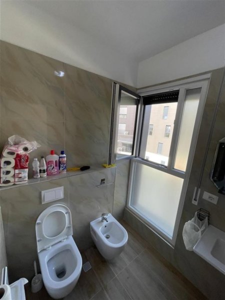 Tirane, jepet me qera apartament 2+1 Kati 8, 98 m² 650 € (don bosko)