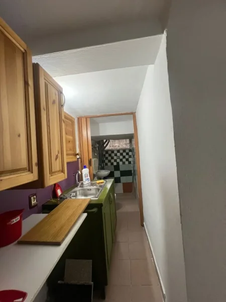 Tirane, jepet me qera ambjent biznesi Kati -1, 30 m² 230 € (Zogu i Zi)