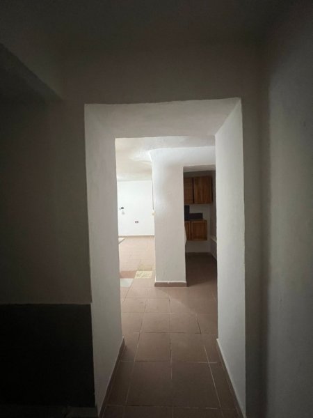 Tirane, jepet me qera ambjent biznesi Kati -1, 30 m² 230 € (Zogu i Zi)